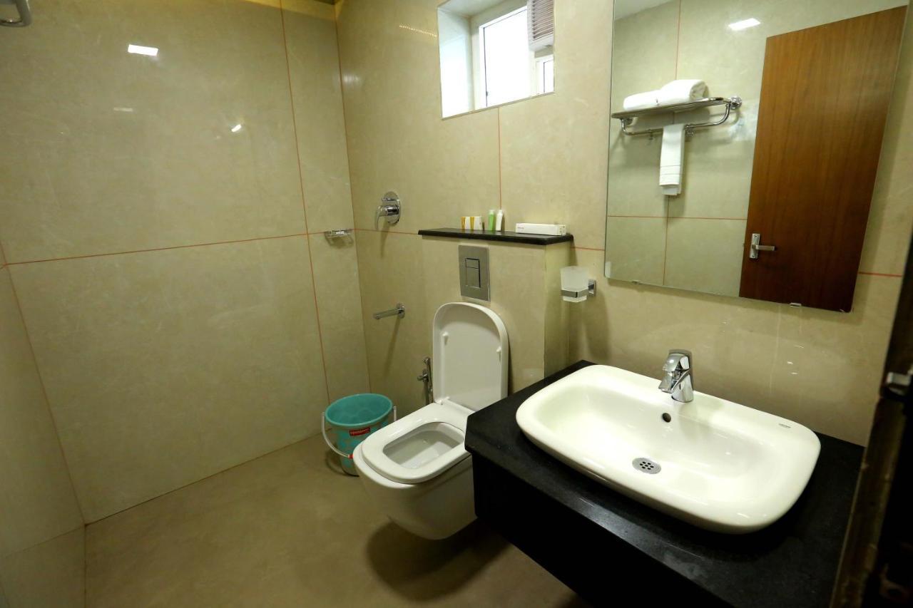 Kira Palace Residency Ξενοδοχείο Ernakulam Εξωτερικό φωτογραφία