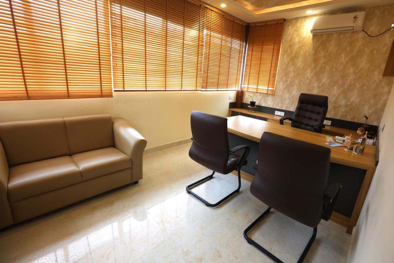Kira Palace Residency Ξενοδοχείο Ernakulam Εξωτερικό φωτογραφία